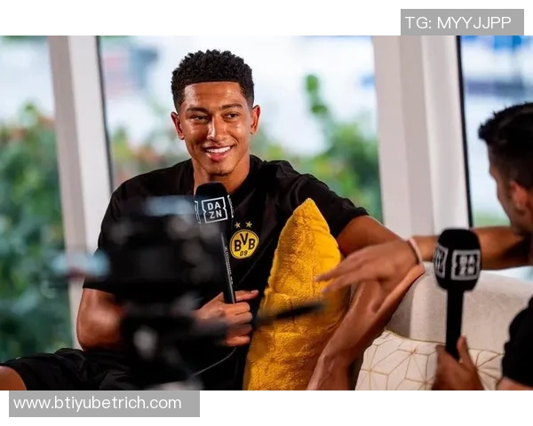 贝林厄姆父母看球无交流引猜测父亲疑似有外遇导致婚姻危机