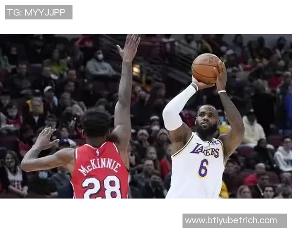 布克生涯30分场次追平韦德但出场次数仍落后354场数据分析